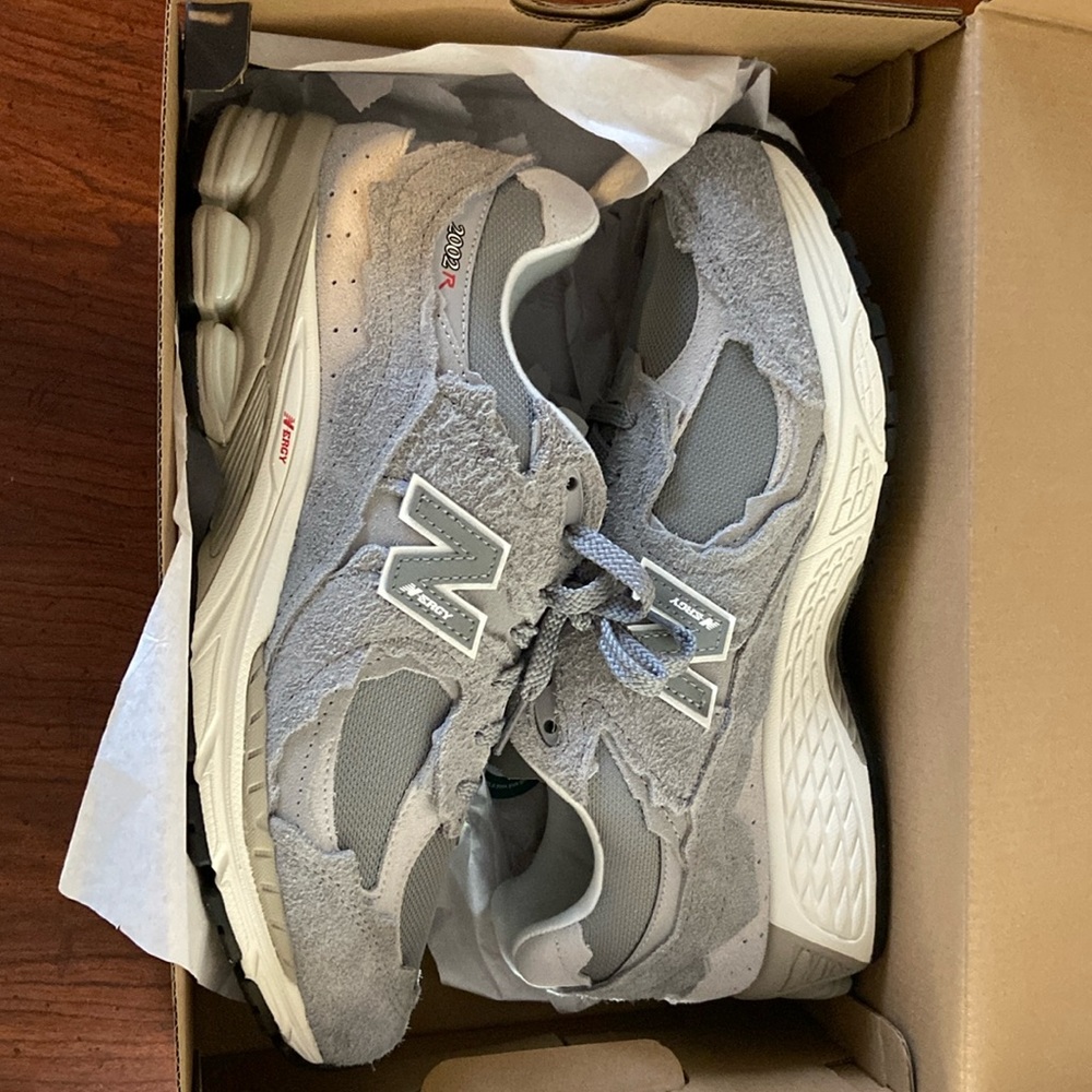 NWT New Balance 2002R Protection Pack in Grey, US Men’s sz 10